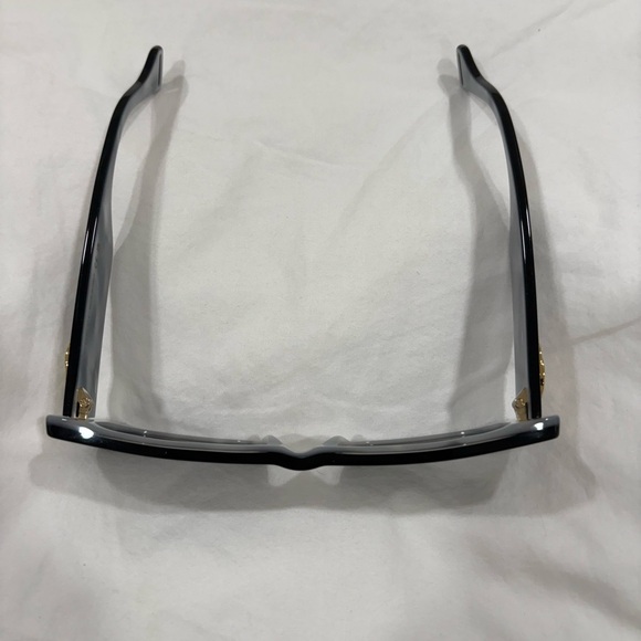 Gucci Fluo Rectangular Sunglasses in Shiny Black & Grey Solid - Picture 4 of 13